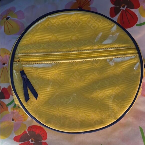 Amarige de Givenchy Cosmetic Jewelry Round Bag - Picture 1 of 7